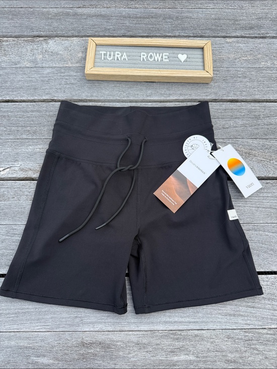 Vuori Pants - Vuori Daily Short Black Women's Small (S) NWT 🖤✨